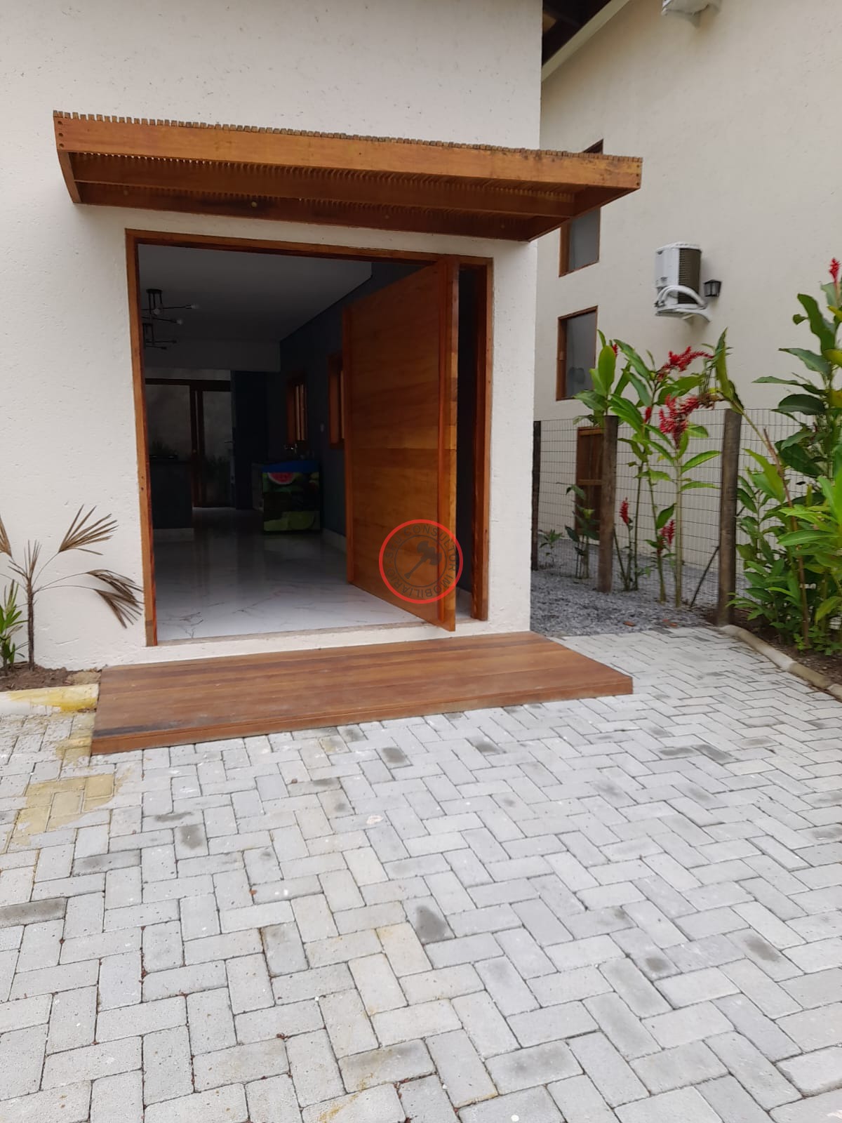 Casa à venda com 3 quartos, 100m² - Foto 4