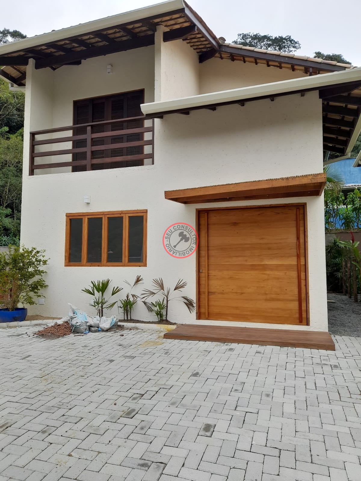 Casa à venda com 3 quartos, 100m² - Foto 1