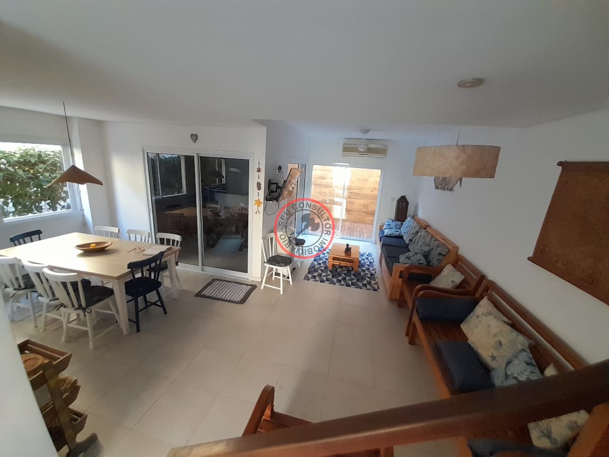 Casa à venda com 3 quartos, 90m² - Foto 4