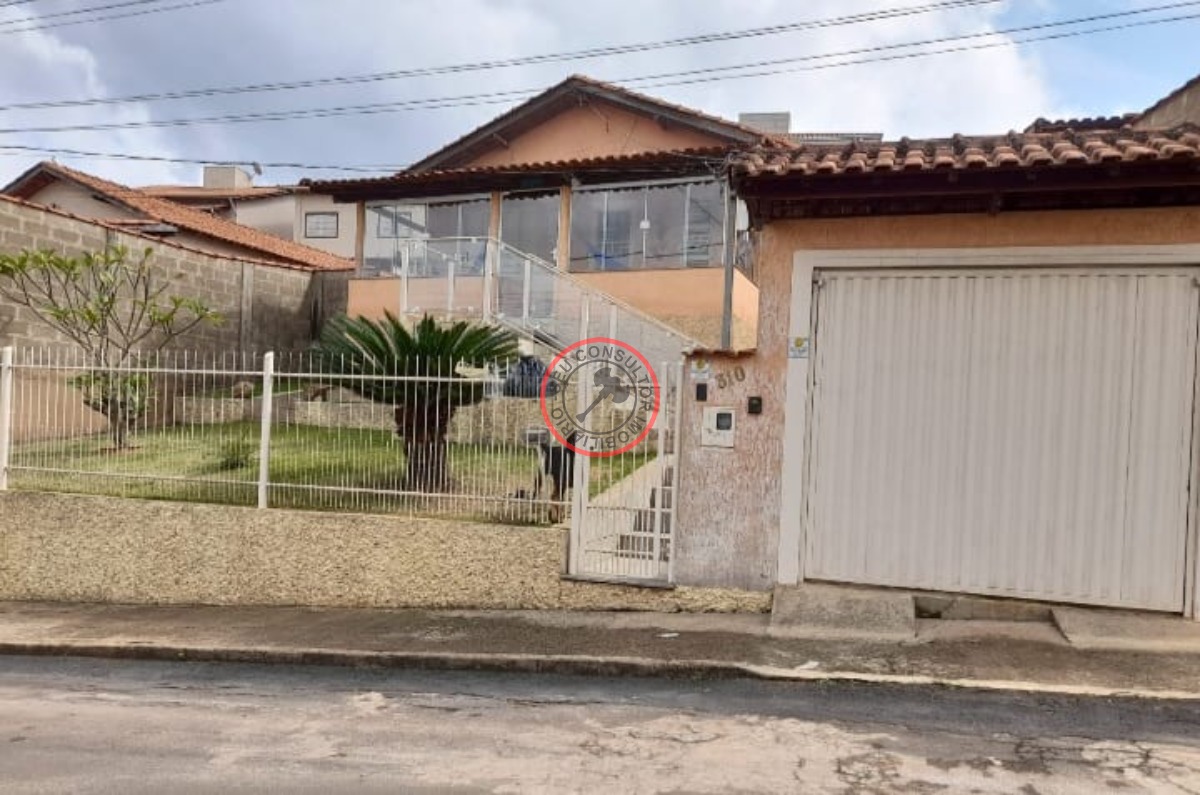 Casa à venda com 2 quartos, 100m² - Foto 1